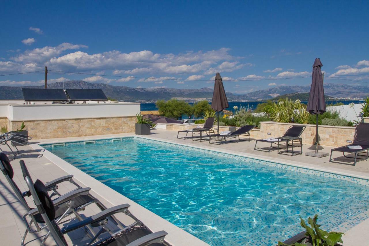 Luxury Poolside Villa Slatine Kültér fotó