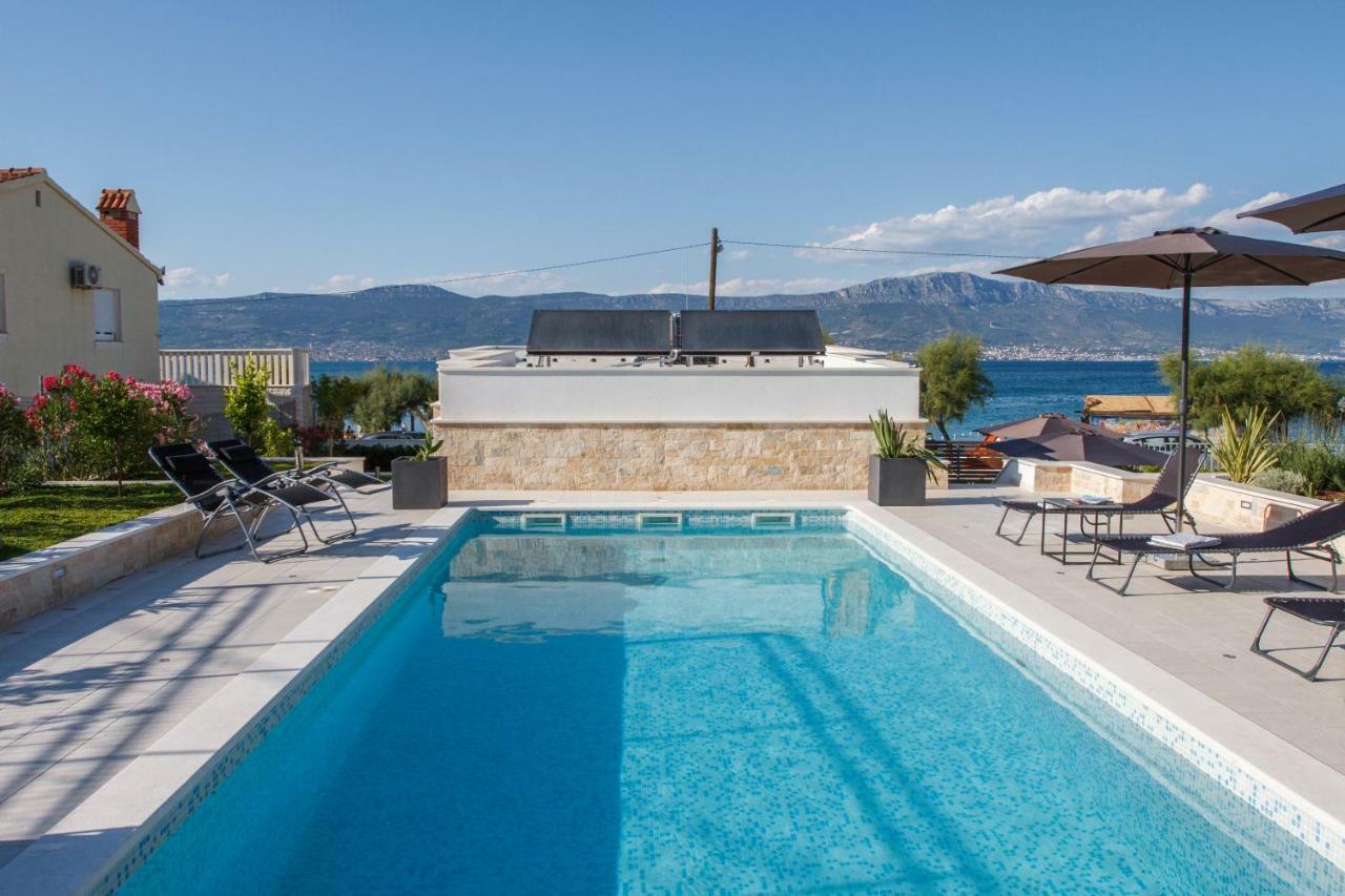 Luxury Poolside Villa Slatine Kültér fotó